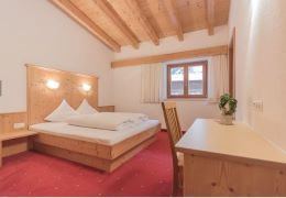 schlafzimmer alpenrose2