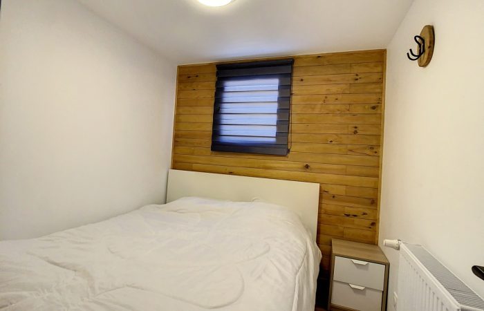 Przytulny pokój w hotelu w kurorcie Les Sybelles, La Toussuire – oferta narciarska Francja z biurem podróży – promoclub.pl